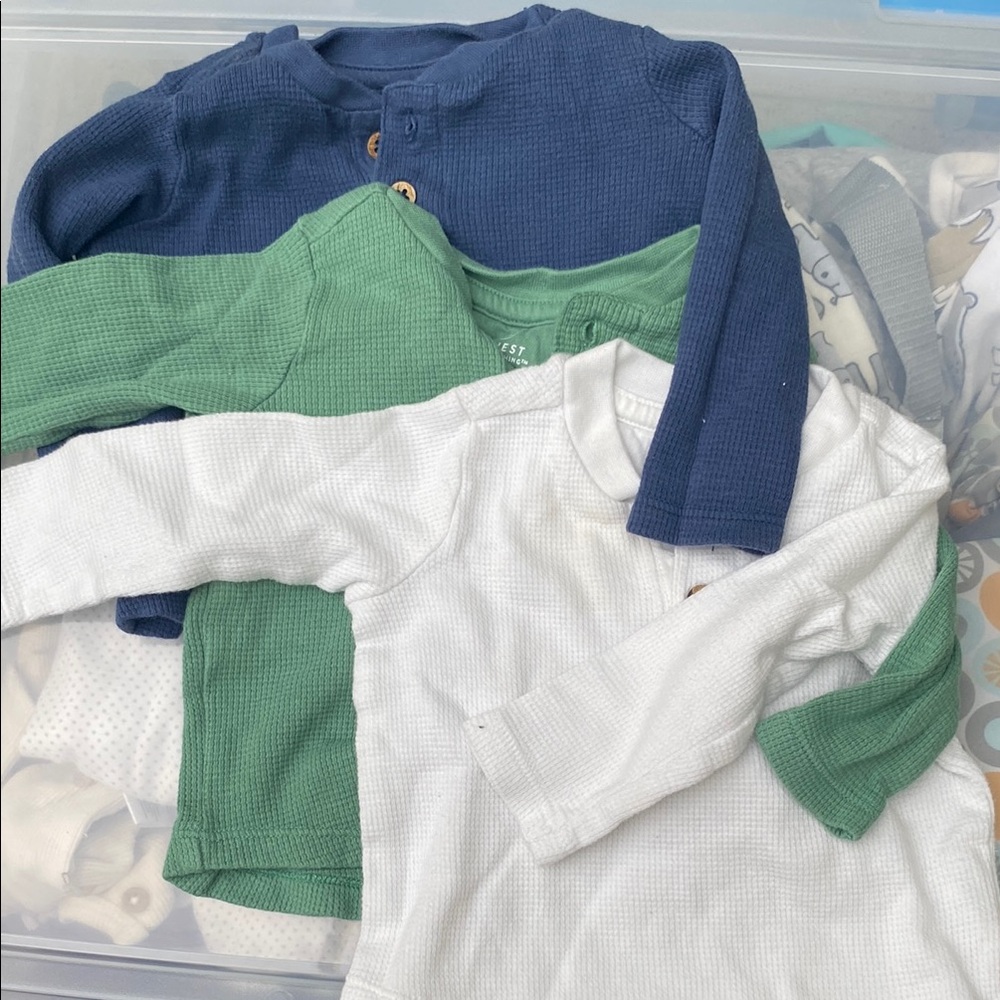 The Honest Company Blue and Green Long Sleeve Tees